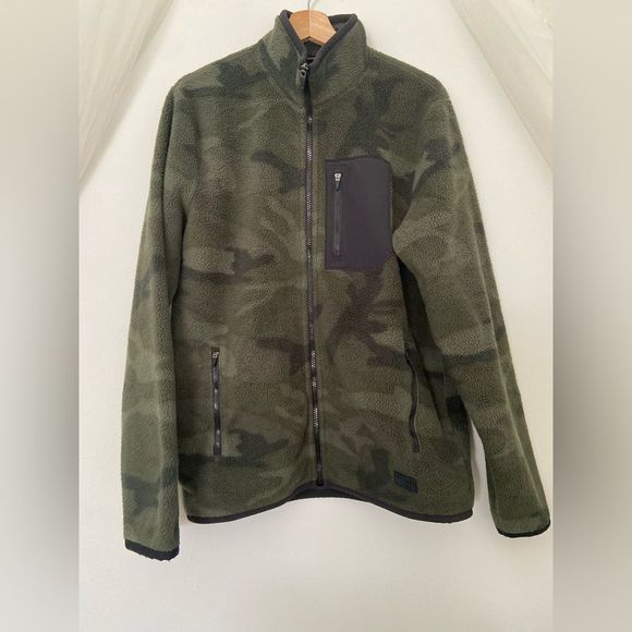 Abercrombie & Fitch Camouflage Sherpa Fleece Jacket - Picture 16 of 16